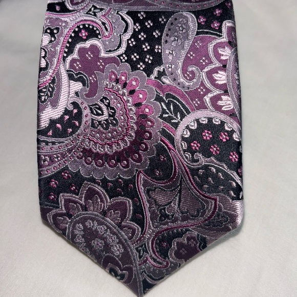 Geoffrey Beene Hand Made Silk Tie - Picture 1 of 5